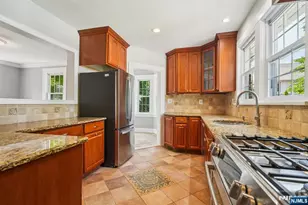 217 Grayson Pl, Teaneck Township, NJ 07666 - Photo 14