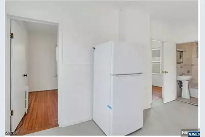 649 New Jersey Avenue 2 #2, Lyndhurst Township, NJ 07071 - Photo 4