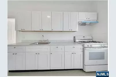 649 New Jersey Avenue 2A #2A, Lyndhurst Township, NJ 07071 - Photo 1