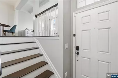 41 Creekside Court, Secaucus, NJ 07094 - Photo 4