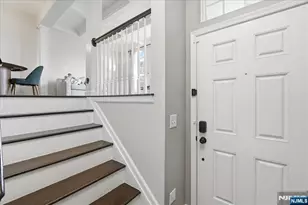41 Creekside Ct, Secaucus, NJ 07094 - Photo 4