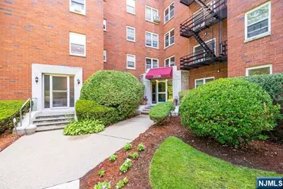 2330 Linwood Avenue 4C #4C, Fort Lee, NJ 07024 - Photo 2