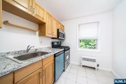2330 Linwood Avenue 4C #4C, Fort Lee, NJ 07024 - Photo 14