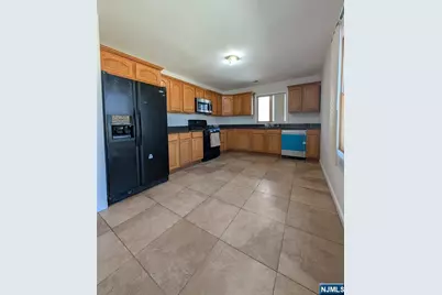 226 Newark Avenue 2 #2, Lyndhurst Township, NJ 07071 - Photo 4