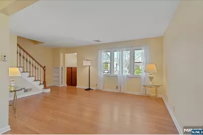 90 Arnot Place, Paramus, NJ 07652 - Photo 6