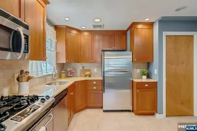 90 Arnot Place, Paramus, NJ 07652 - Photo 8