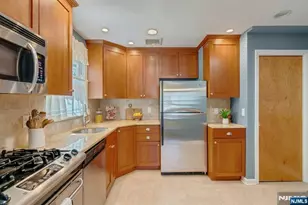 90 Arnot Pl, Paramus, NJ 07652 - Photo 8