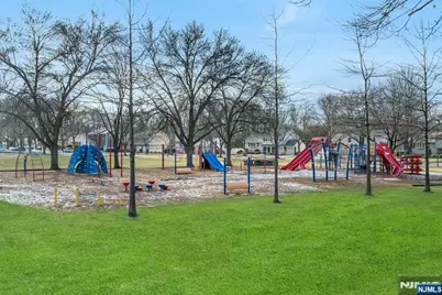 90 Arnot Place, Paramus, NJ 07652 - Photo 26