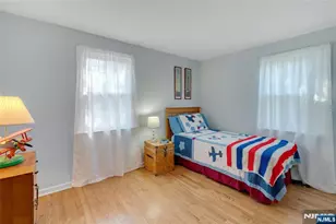 90 Arnot Pl, Paramus, NJ 07652 - Photo 16