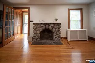31 Spring Valley Ave Whole House, Paramus, NJ 07652 - Photo 4