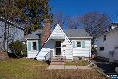 31 Spring Valley Avenue Whole House. #Whole house., Paramus, NJ 07652 - Photo 1