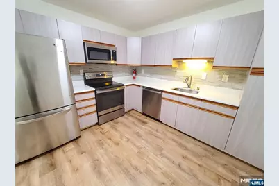 758 Charles Court, Fort Lee, NJ 07024 - Photo 10