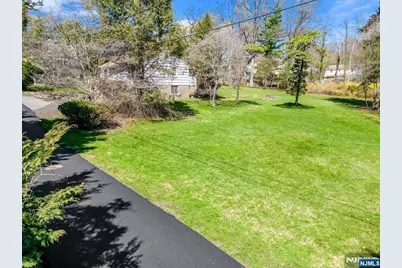 6 Schubert Lane, Paramus, NJ 07652 - Photo 4