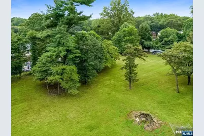 6 Schubert Lane, Paramus, NJ 07652 - Photo 20