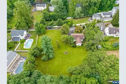 6 Schubert Lane, Paramus, NJ 07652 - Photo 16