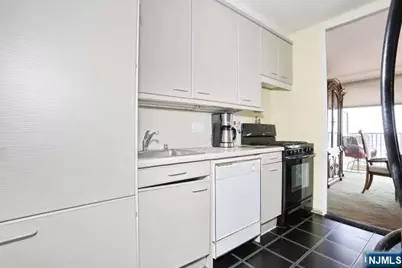 3 Horizon Road 815 #815, Fort Lee, NJ 07024 - Photo 14