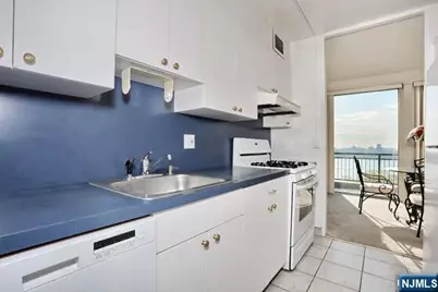 1 Horizon Road 605 #605, Fort Lee, NJ 07024 - Photo 10