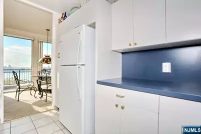 1 Horizon Road 605 #605, Fort Lee, NJ 07024 - Photo 12