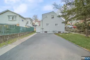 2 Elizabeth St, Ridgefield, NJ 07657 - Photo 2