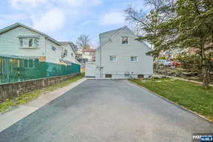 2 Elizabeth St, Ridgefield, NJ 07657 - Photo 2