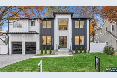 801 Godwin Road, Paramus, NJ 07652 - Photo 2