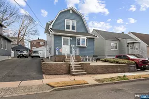 520 Prospect Pl, Lyndhurst Township, NJ 07071 - Photo 2