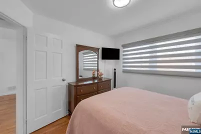 136 E Clinton Avenue, Bergenfield, NJ 07621 - Photo 18