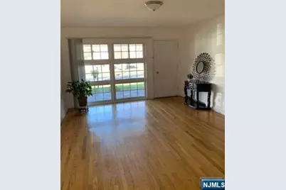 28 Roosevelt Avenue, Elmwood Park, NJ 07407 - Photo 4