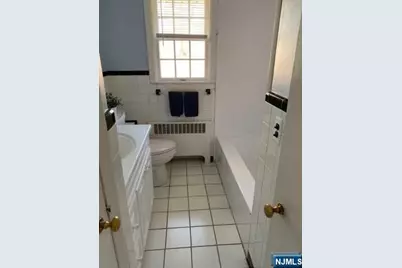 28 Roosevelt Avenue, Elmwood Park, NJ 07407 - Photo 14