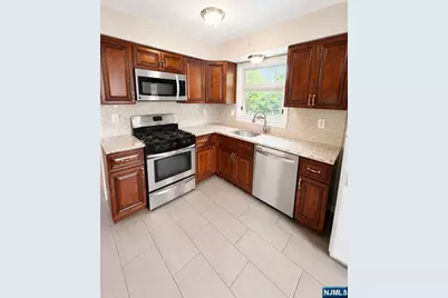 106 Rochelle Parkway 2 #2, Saddle Brook Township, NJ 07663 - Photo 2