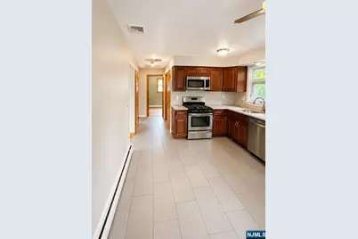 106 Rochelle Parkway 2 #2, Saddle Brook Township, NJ 07663 - Photo 24