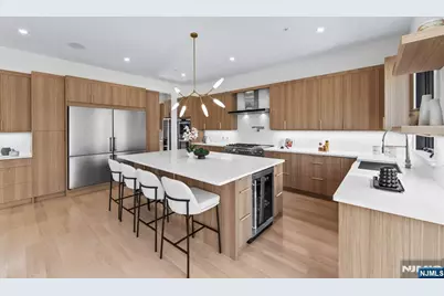 61 Edgewater Road, Cliffside Park, NJ 07010 - Photo 20