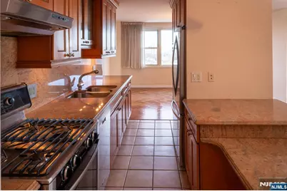 555 North Avenue 20F #20F, Fort Lee, NJ 07024 - Photo 2