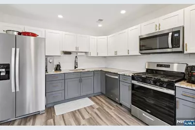 2071 Drake Court, Mahwah, NJ 07430 - Photo 6