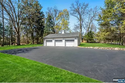 175 E Crescent Avenue, Allendale, NJ 07401 - Photo 38