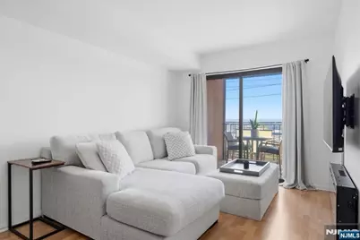 1906 Paterson Plank Road 2E #2E, North Bergen, NJ 07047 - Photo 6