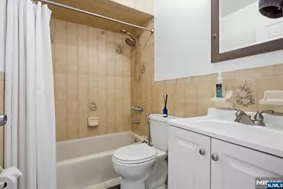 1906 Paterson Plank Road 2E #2E, North Bergen, NJ 07047 - Photo 20