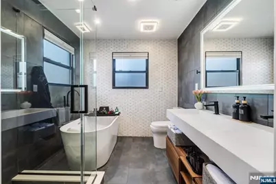 1013 Boulevard, New Milford, NJ 07646 - Photo 20