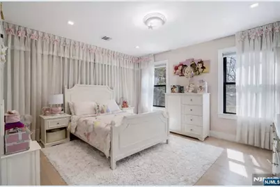 1013 Boulevard, New Milford, NJ 07646 - Photo 14