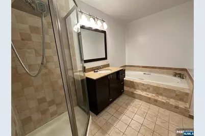 200 Grand Cove Way 5H #5H, Edgewater, NJ 07020 - Photo 6