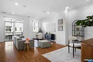 373 Kingston Ct 373, West New York, NJ 07093 - Photo 4