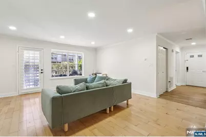 400 Crown Court 561 #561, Edgewater, NJ 07020 - Photo 4