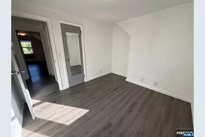 165 Oak Grove Avenue, Hasbrouck Heights, NJ 07604 - Photo 20