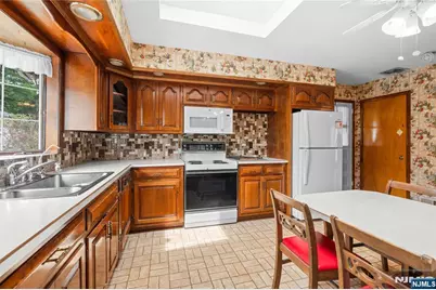 380 Howard Street, Washington Township, NJ 07676 - Photo 8
