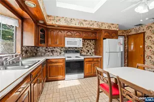 380 Howard St, Washington Township, NJ 07676 - Photo 8