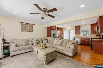 186 10th Avenue, Hawthorne, NJ 07506 - Photo 4