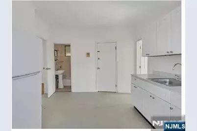 649 New Jersey Avenue, Lyndhurst Township, NJ 07071 - Photo 20