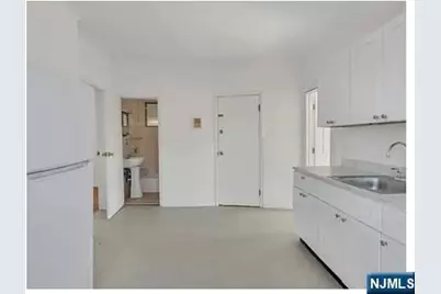 649 New Jersey Avenue, Lyndhurst Township, NJ 07071 - Photo 20