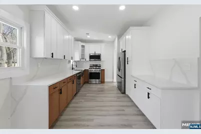 31 Saint Moritz Place, Wayne, NJ 07470 - Photo 6