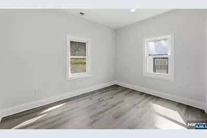 31 Saint Moritz Place, Wayne, NJ 07470 - Photo 12